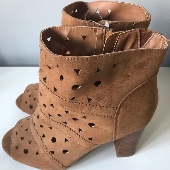 Heels - Picture 6 of 7